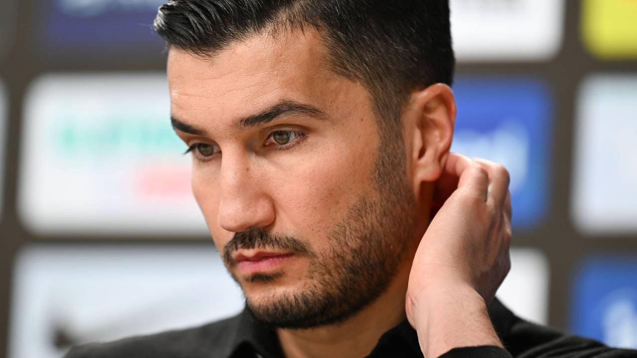 Nuri Sahin schaut nachdenklich.