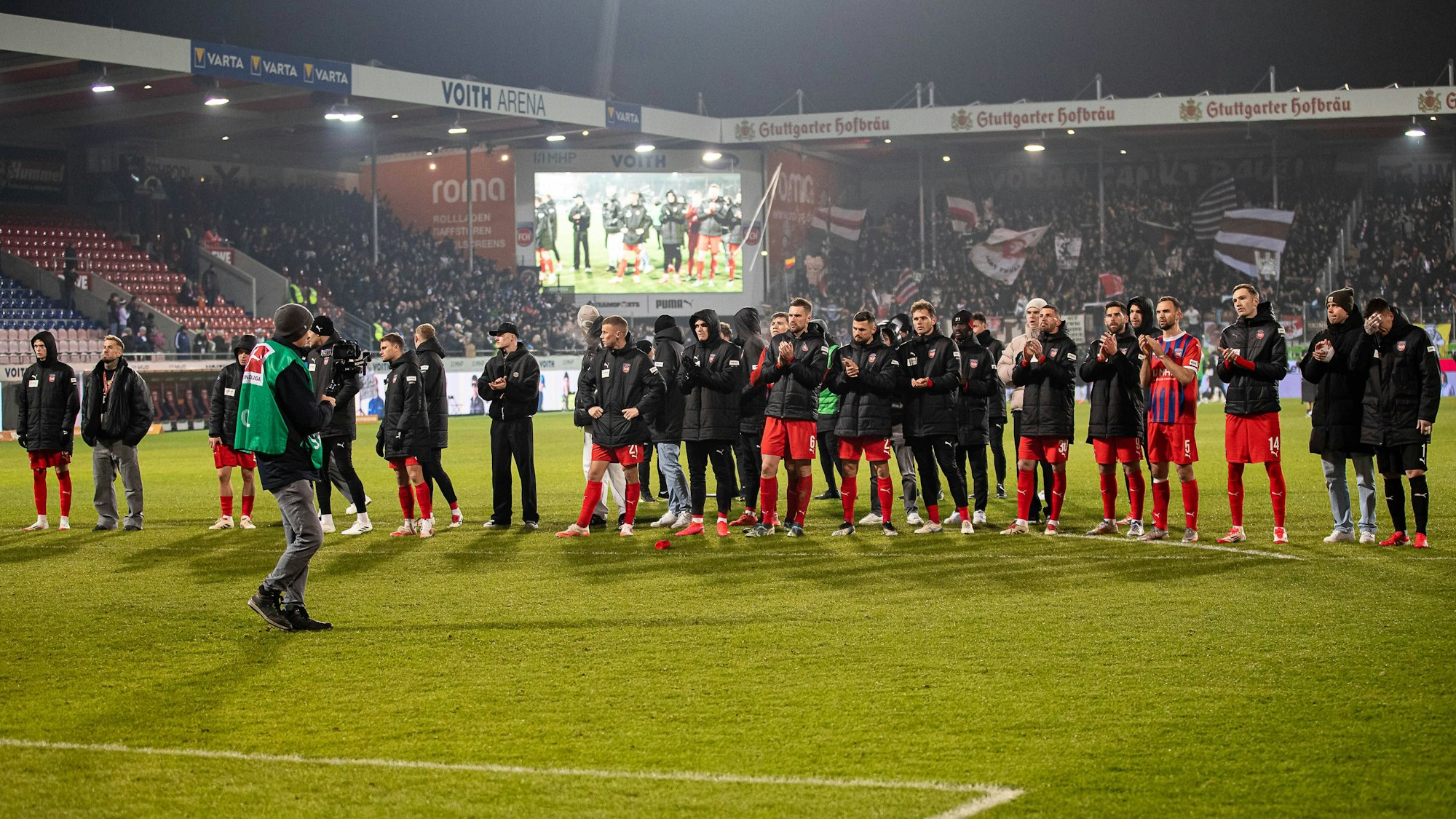 Die Spieler des 1. FC Heidenheim am Samstag (18. Januar 2025) nach dem Spiel gegen den FC St. Pauli.