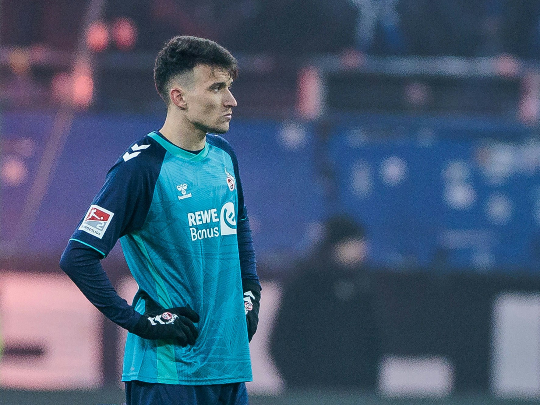 Dejan Ljubicic mit enttäuschtem Gesichtsausdruck während des Spiels beim Hamburger SV.