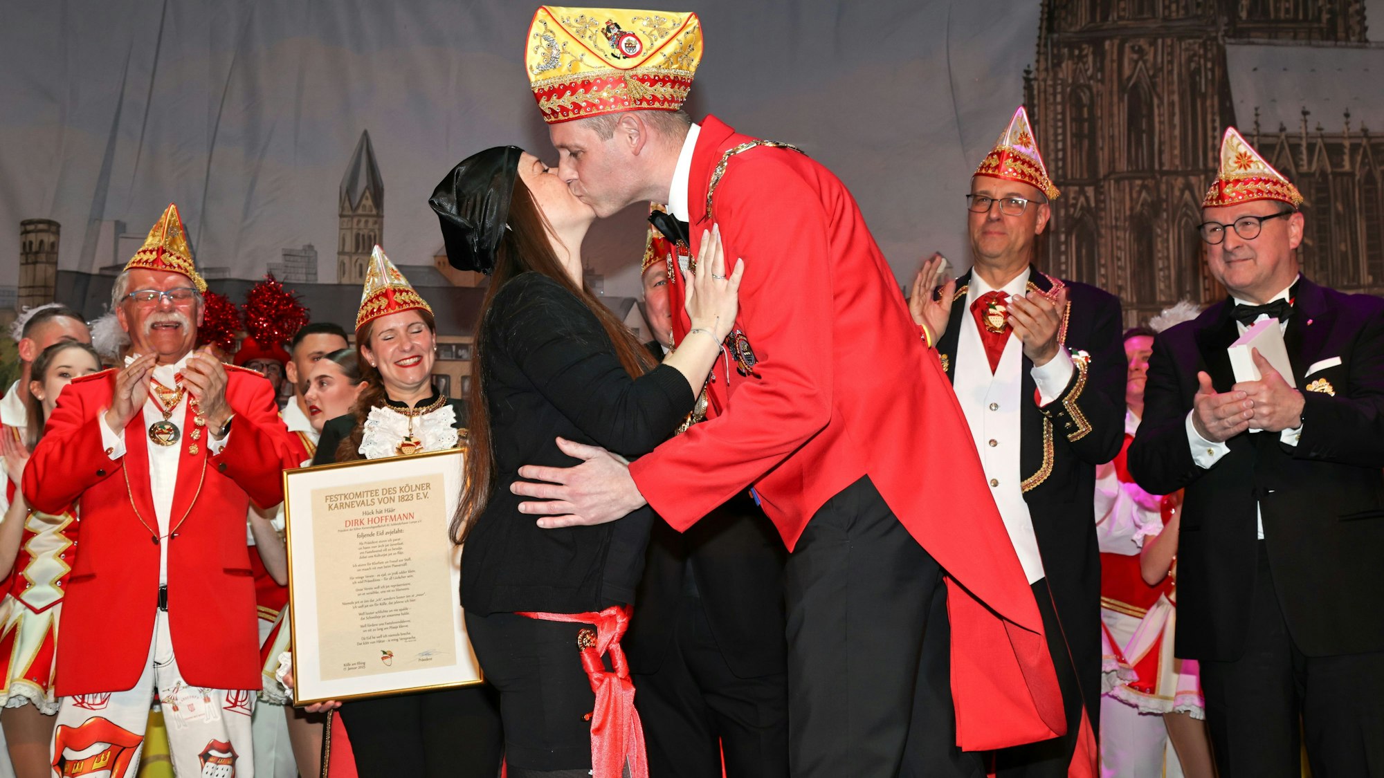 Küsschen für Präsident Dirk Hoffmann von Ehefrau Angela.