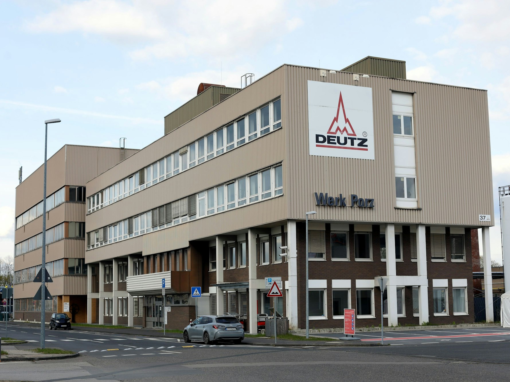 Der Hauptsitz des Kölner Maschinenhersteller Deutz AG in der Ottostraße im Stadtteil Eil.