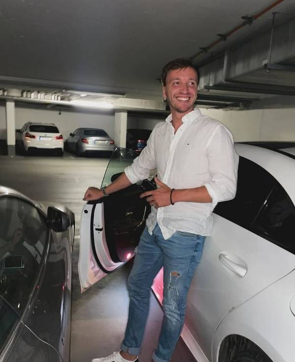 Vor allem Ilias polarisierte bei „Love Is Blind: Germany“. Dieses Foto hat der Kandidat am 19. September 2024 auf seinem Instagram-Account veröffentlicht.