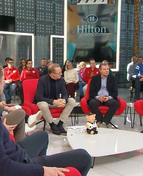 Die Doppelpass-Runde am Sonntag (19. Januar 2025) mit Maik Franz, Corni Küpper, Niko Kappel (verdeckt) Florian König, Andreas Möller und Riccardo Basile (v.l.n.r.).
