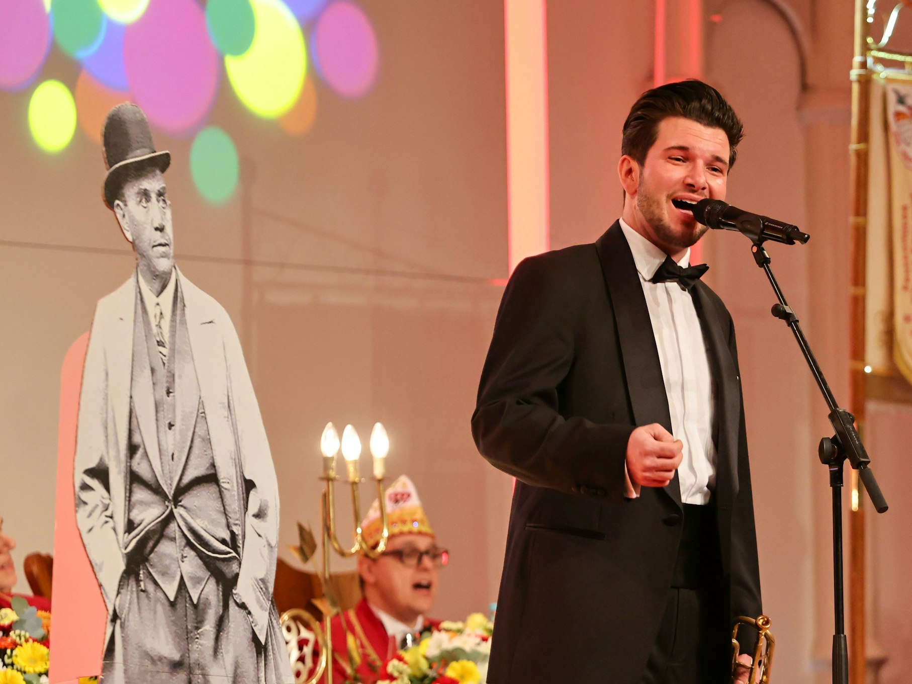 Michael Kuhl steht auf der Bühne in der Flora.