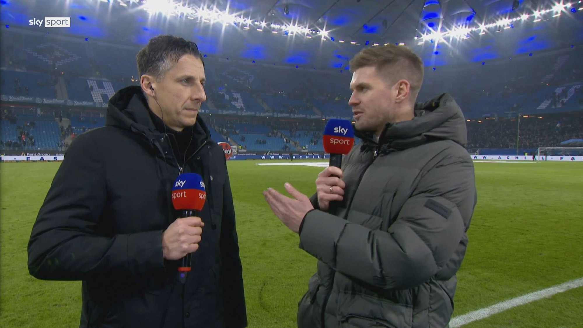 Simon Terodde (r.) und Christian Keller nach dem FC-Spiel beim HSV im Sky-Gespräch.