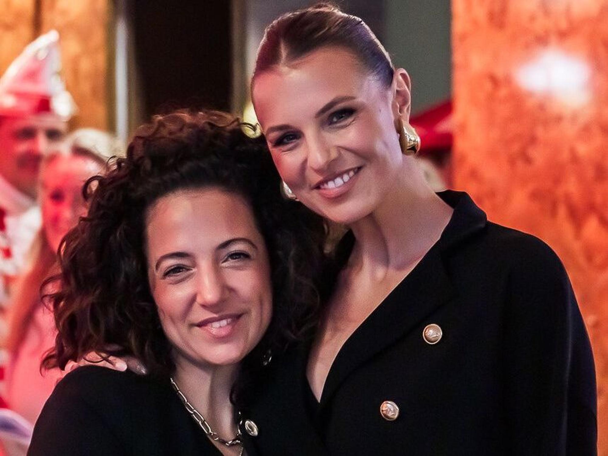Laura Wontorra mit Freundin beim Karneval.