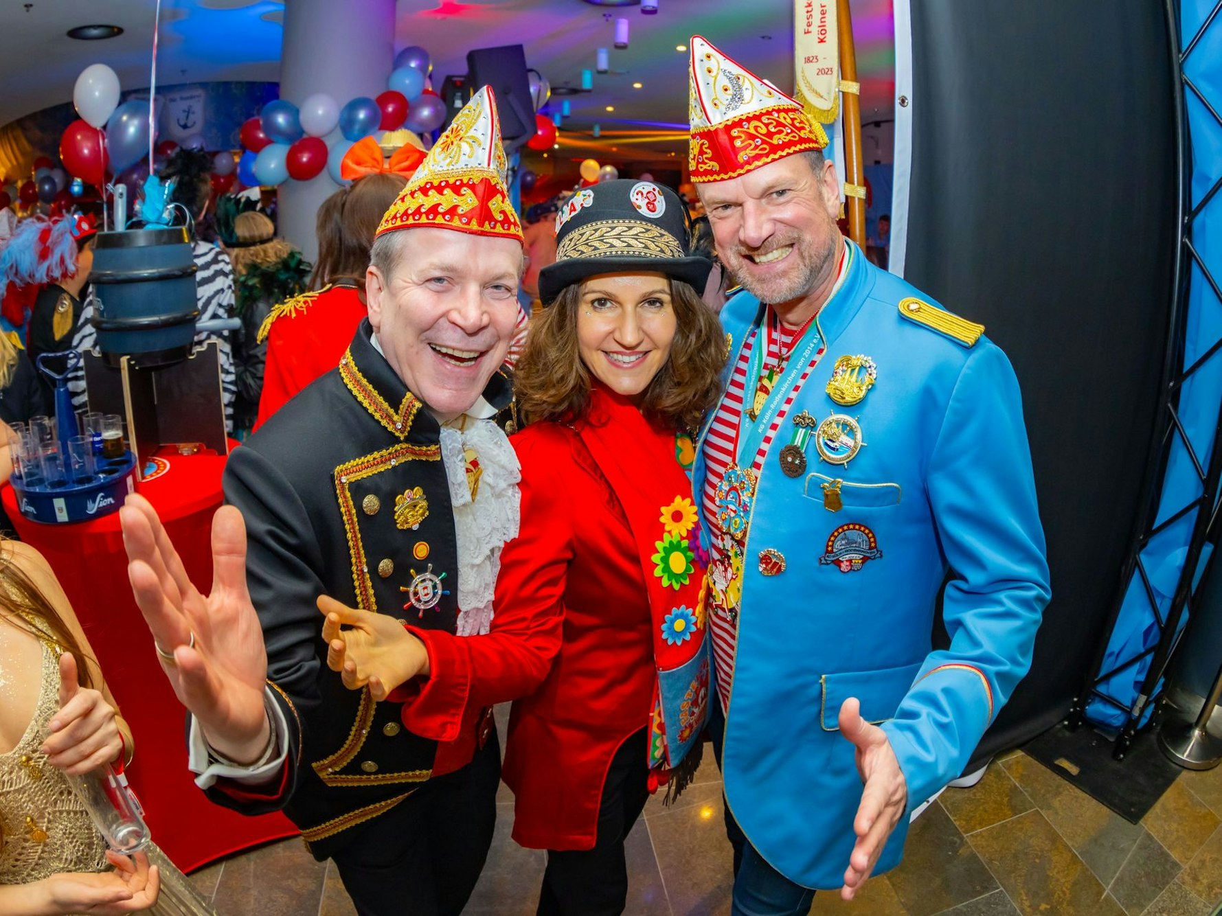 Christoph Kuckelkorn mit Ehefrau Katia und Marcus Becker bei der KG Rodenkirchen.