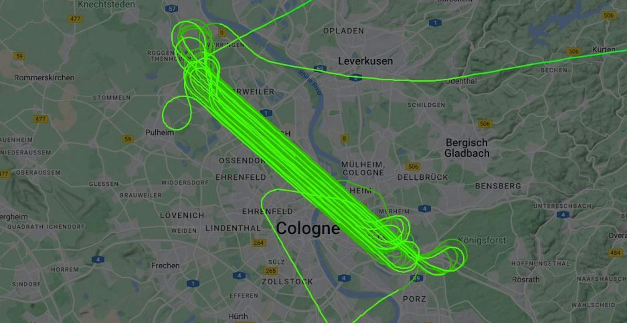 Eine Grafik zeigt ein Flugzeug, das mehrfach über Köln geflogen ist.