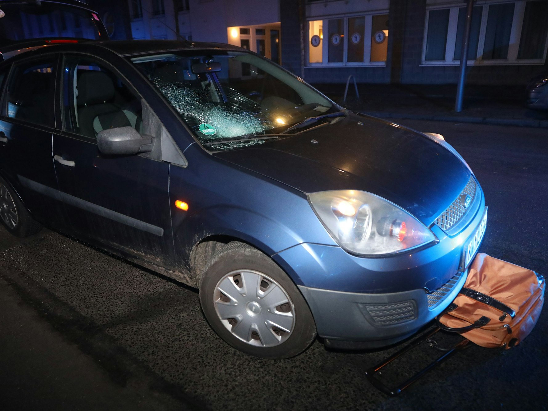 Eine Fußgängerin ist am Montag (20. Januar 2025) auf der Gleueler Straße lebensgefährlich verletzt worden.