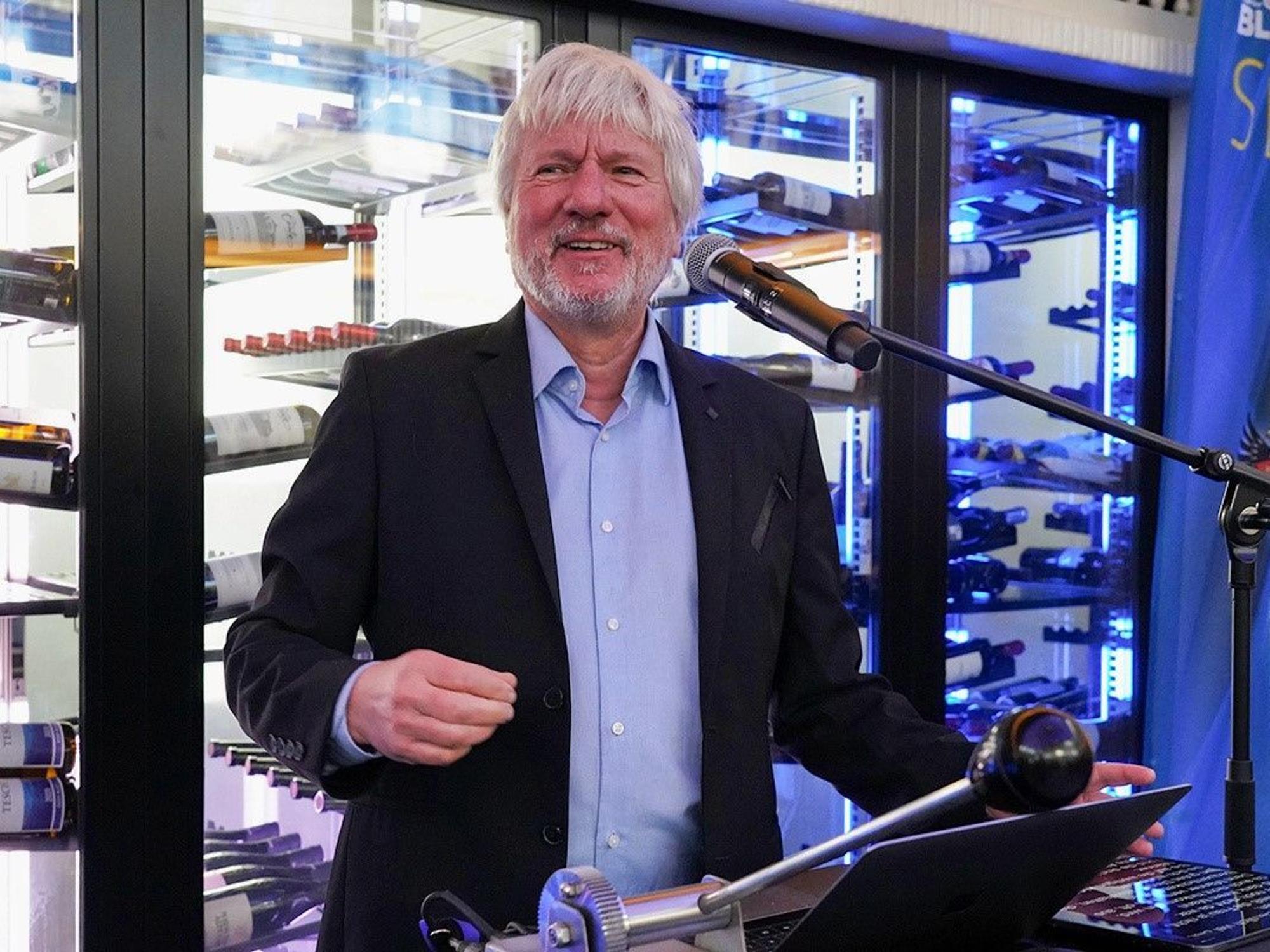 Jürgen Becker spricht bei den Blauen Funken.