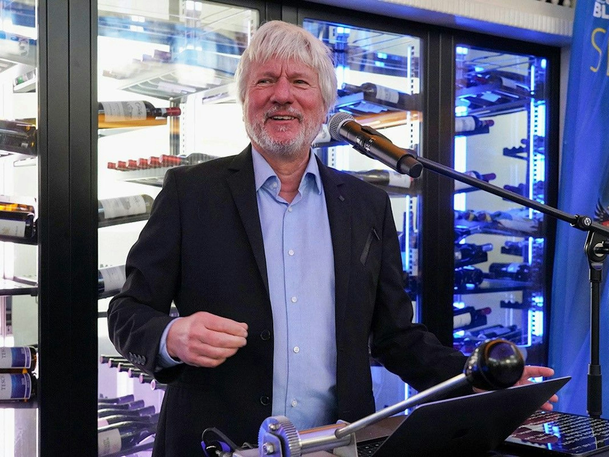 Jürgen Becker spricht bei den Blauen Funken.