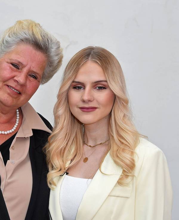 Silvia Wollny mit Tochter Estefania Wollny beim BILD RENNTAG auf der Trabrennbahn in Gelsenkirchen am 01.05.2023