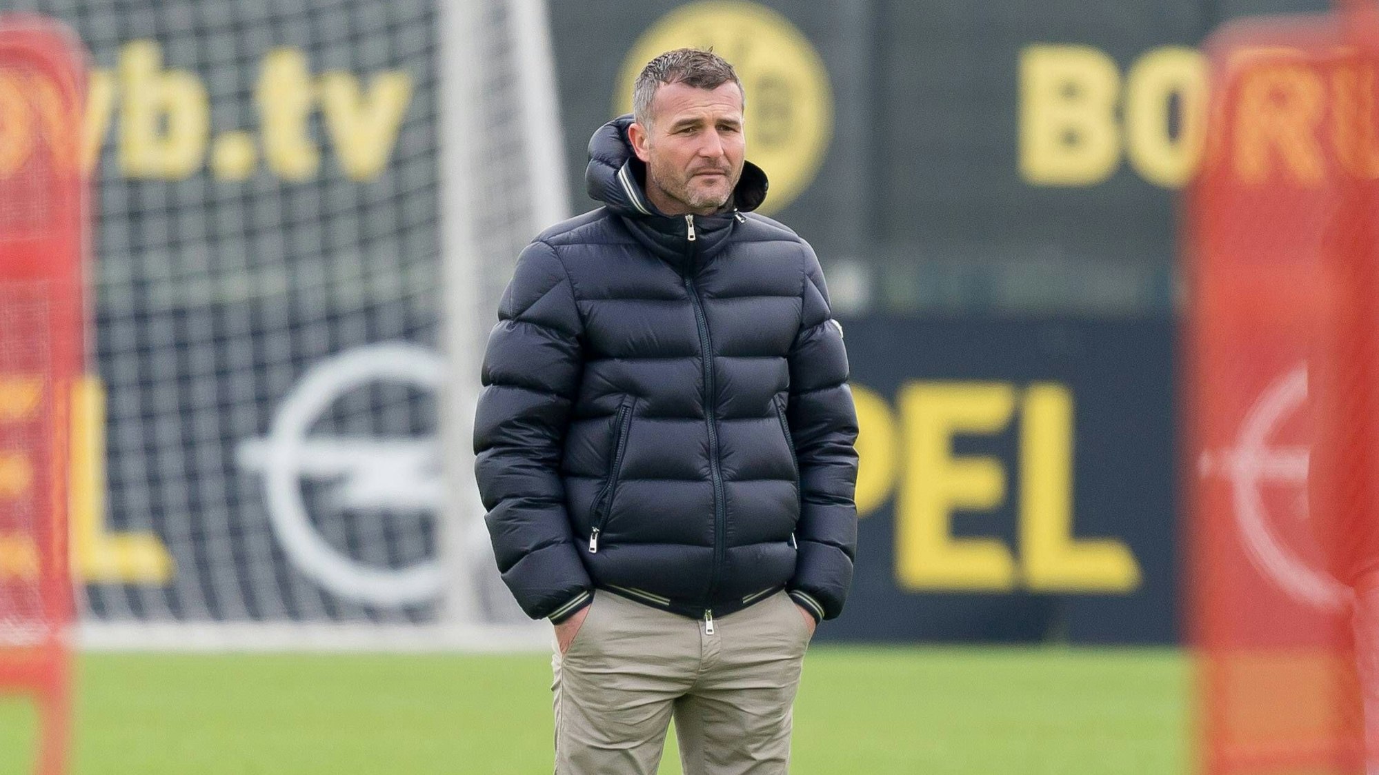 Alex Frei bei einem Besuch auf dem Trainingsplatz seines früheren Klubs.