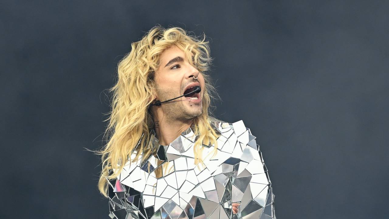 Bill Kaulitz von der Band Tokio Hotel steht im September 2024 beim Glücksgefühle-Festival auf dem Hockenheimring auf der Bühne.
