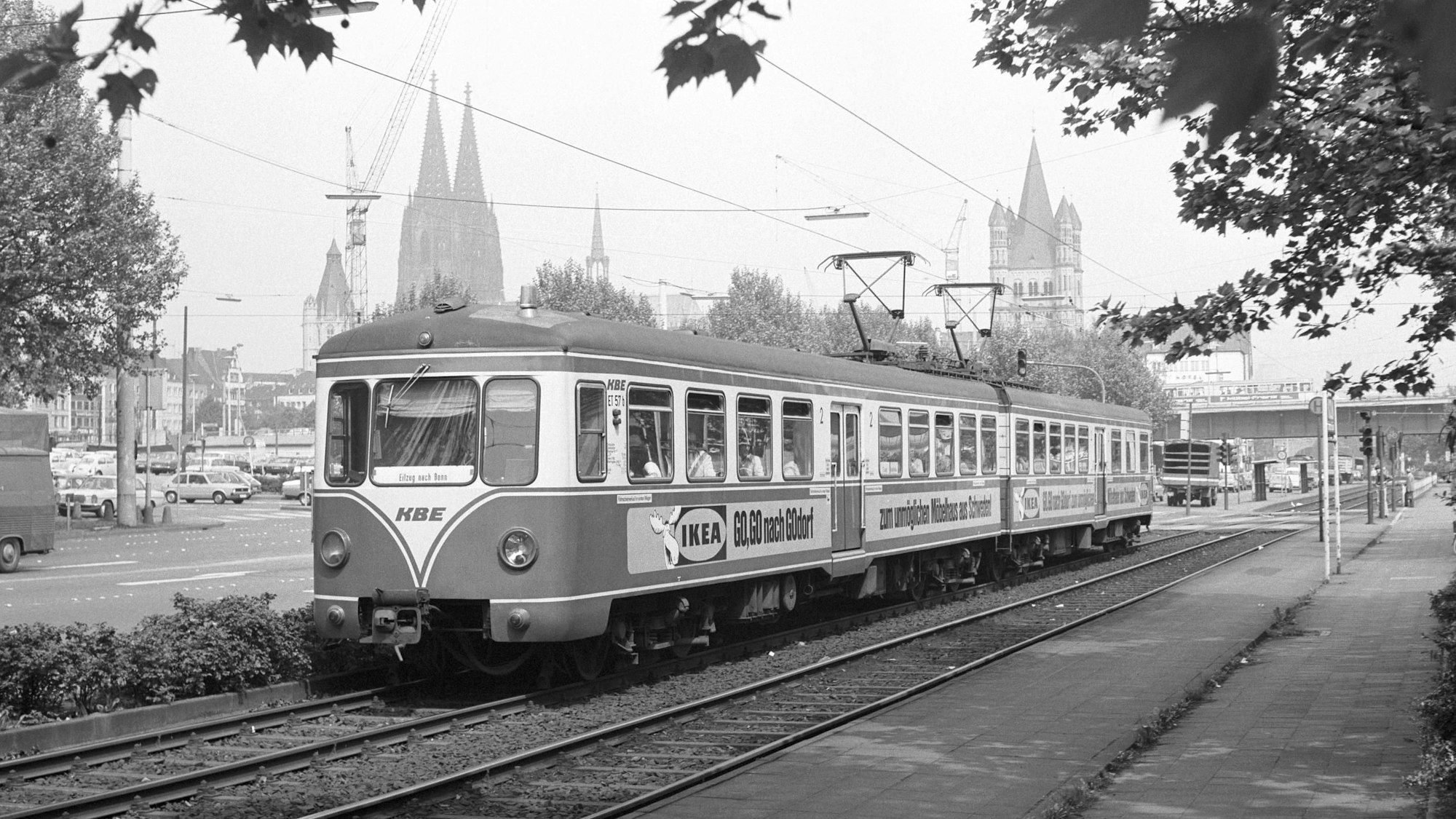 die KBE am Rheinufer in der Innenstadt