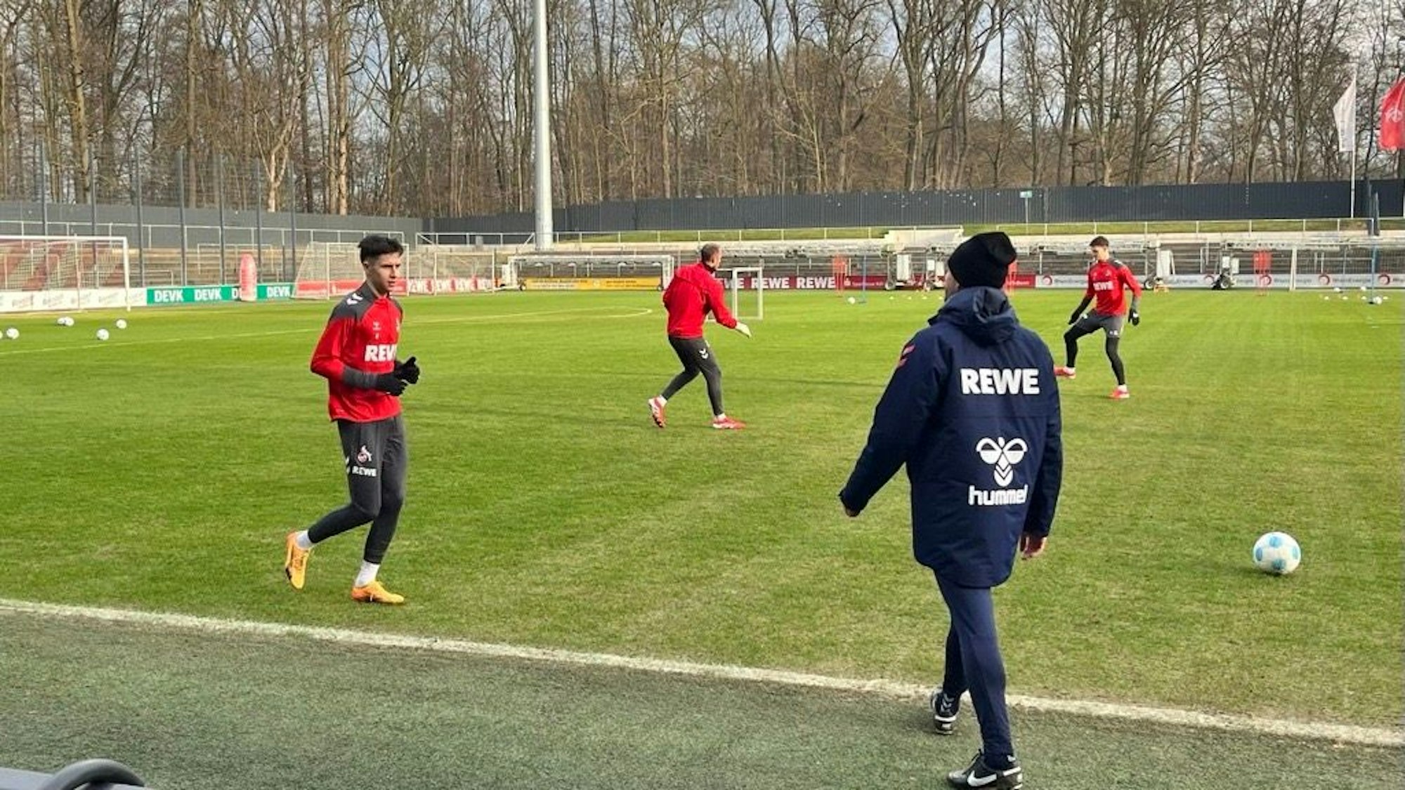 Denis Huseinbasic beim Training des 1. FC Köln.