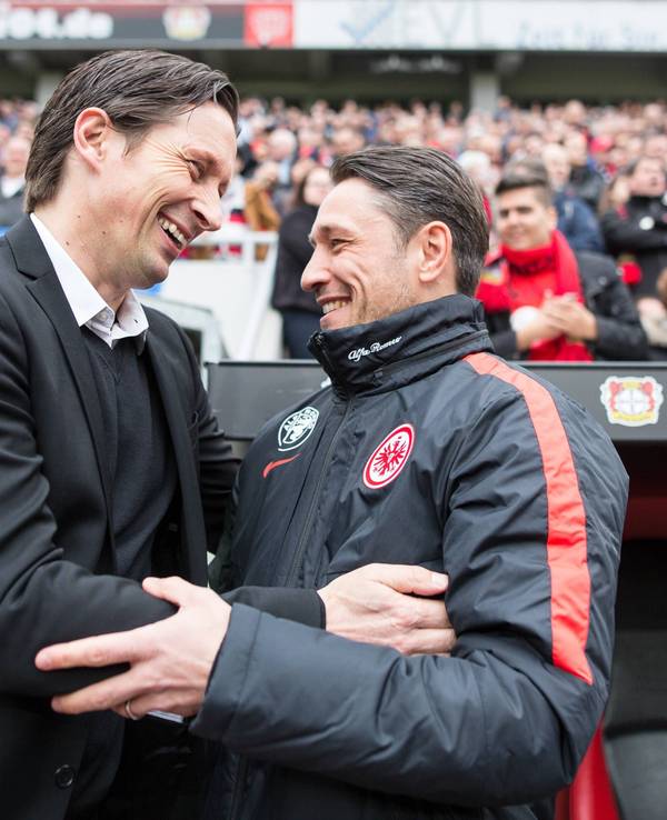 Die Trainer Roger Schmidt (l.) und Nico Kovac, hier am 16. April 2016 beim Spiel zwischen Bayer Leverkusen und Eintracht Frankfurt.