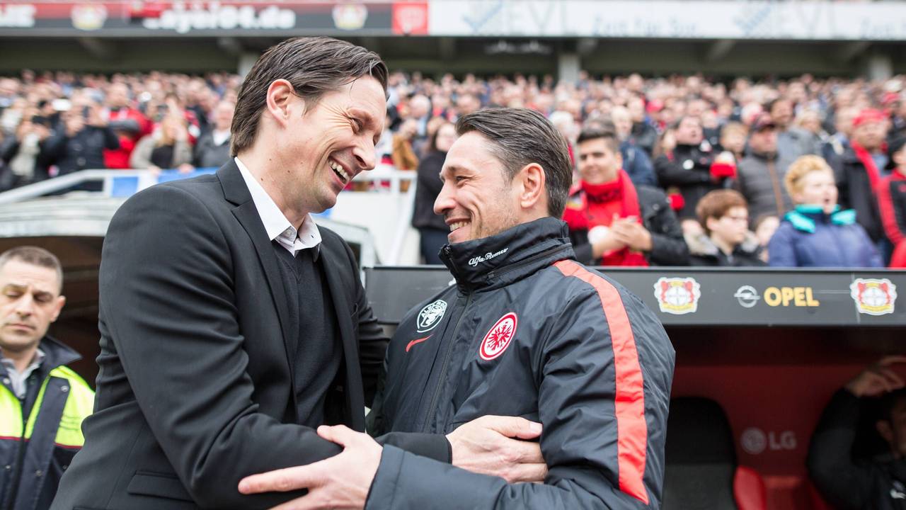 Die Trainer Roger Schmidt (l.) und Nico Kovac, hier am 16. April 2016 beim Spiel zwischen Bayer Leverkusen und Eintracht Frankfurt.