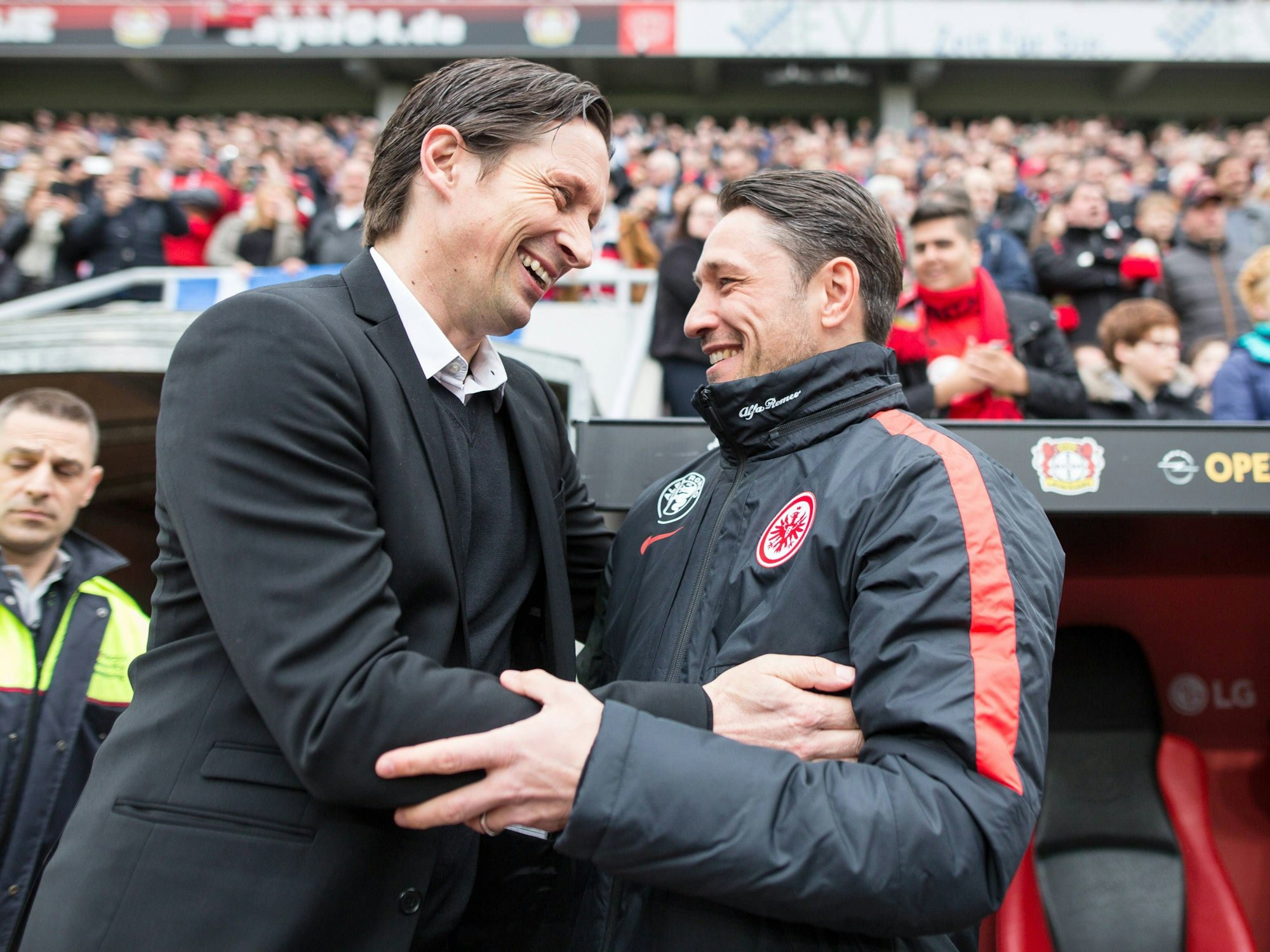 Die Trainer Roger Schmidt (l.) und Nico Kovac, hier am 16. April 2016 beim Spiel zwischen Bayer Leverkusen und Eintracht Frankfurt.