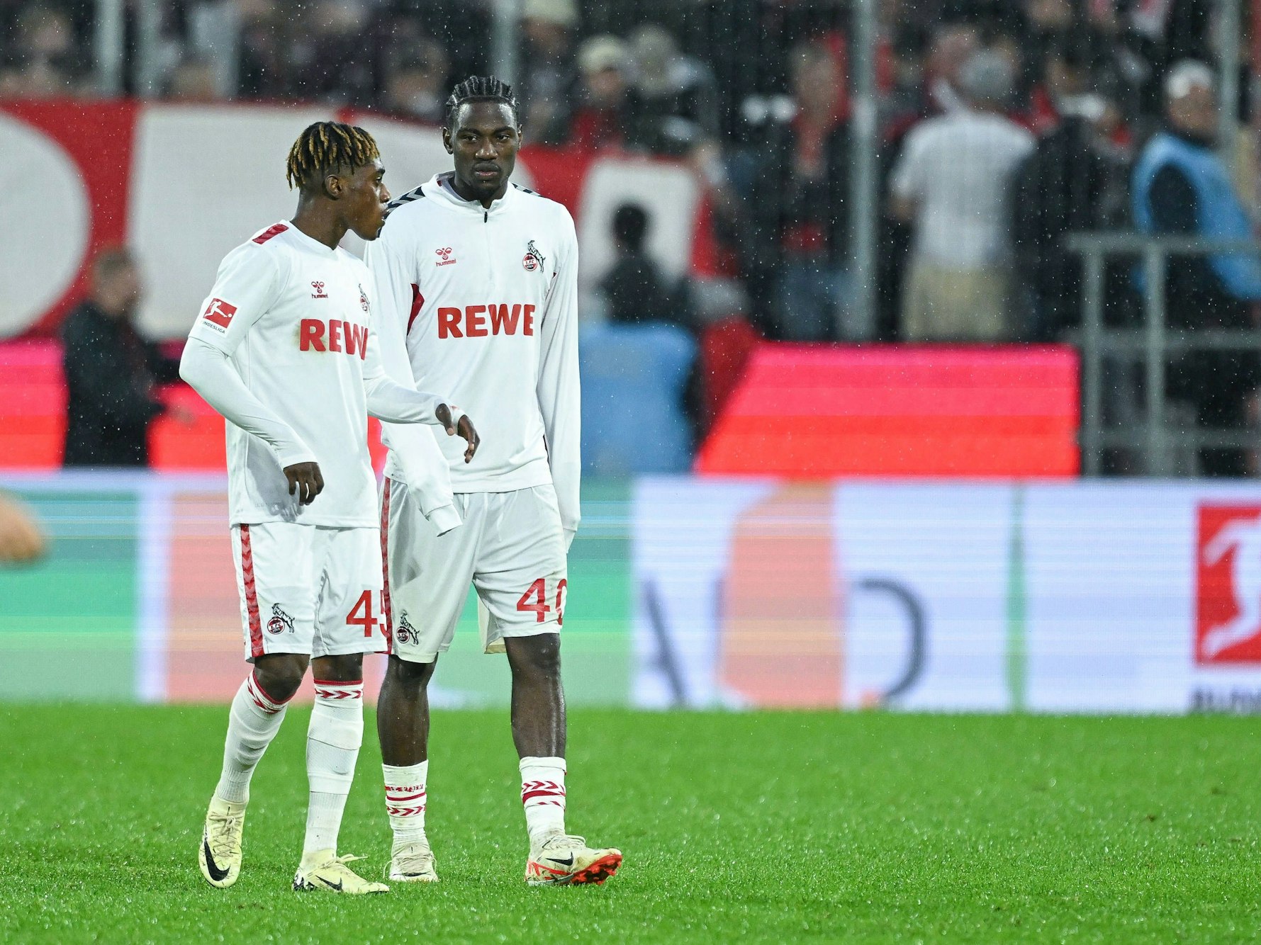 Faride Alidou und Justin Diehl für den 1. FC Köln auf dem Platz.