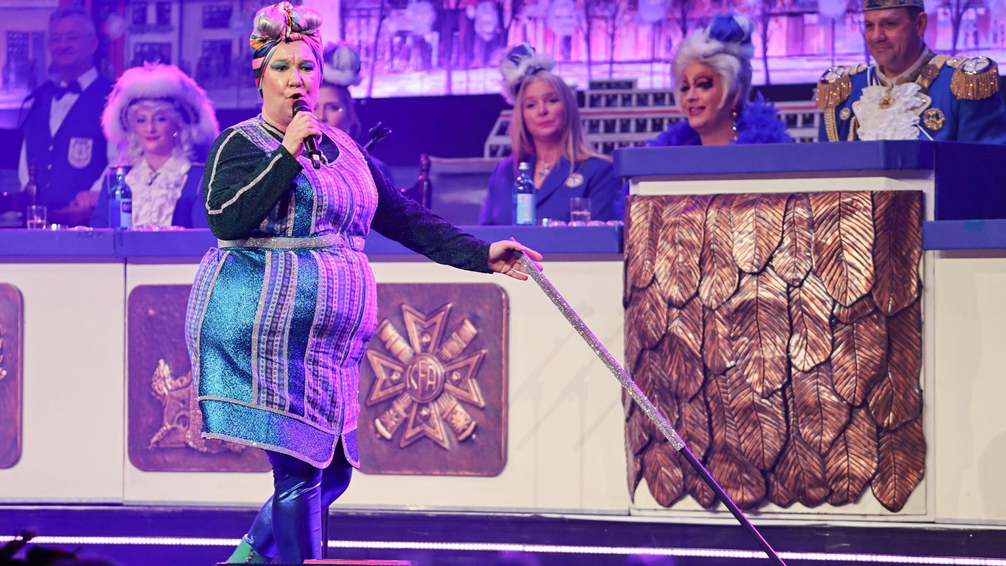 Achnes Kasulke auf der Bühne der Blauen Funken.
