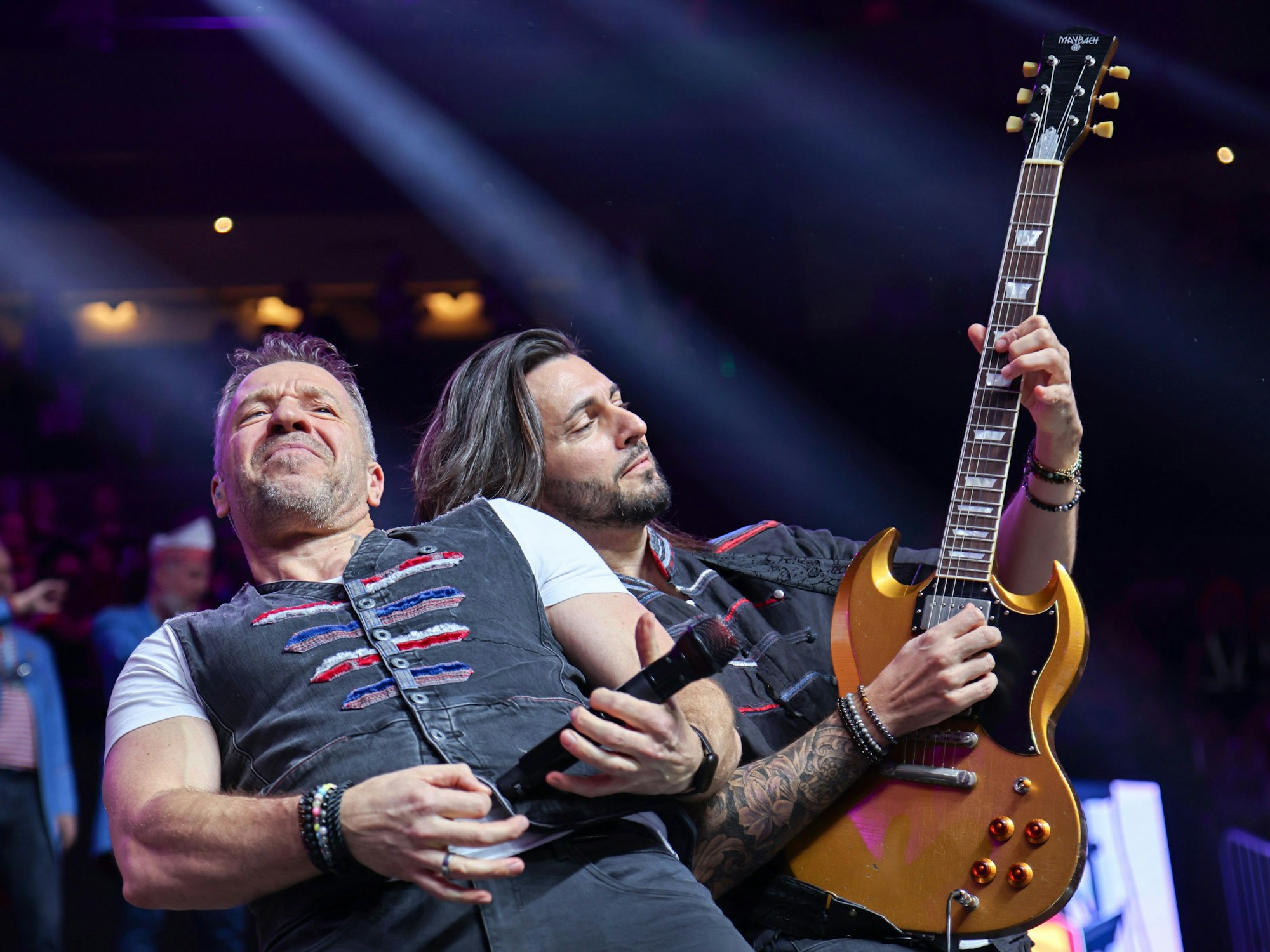Die Höhner beim Auftritt in der Lanxess-Arena.