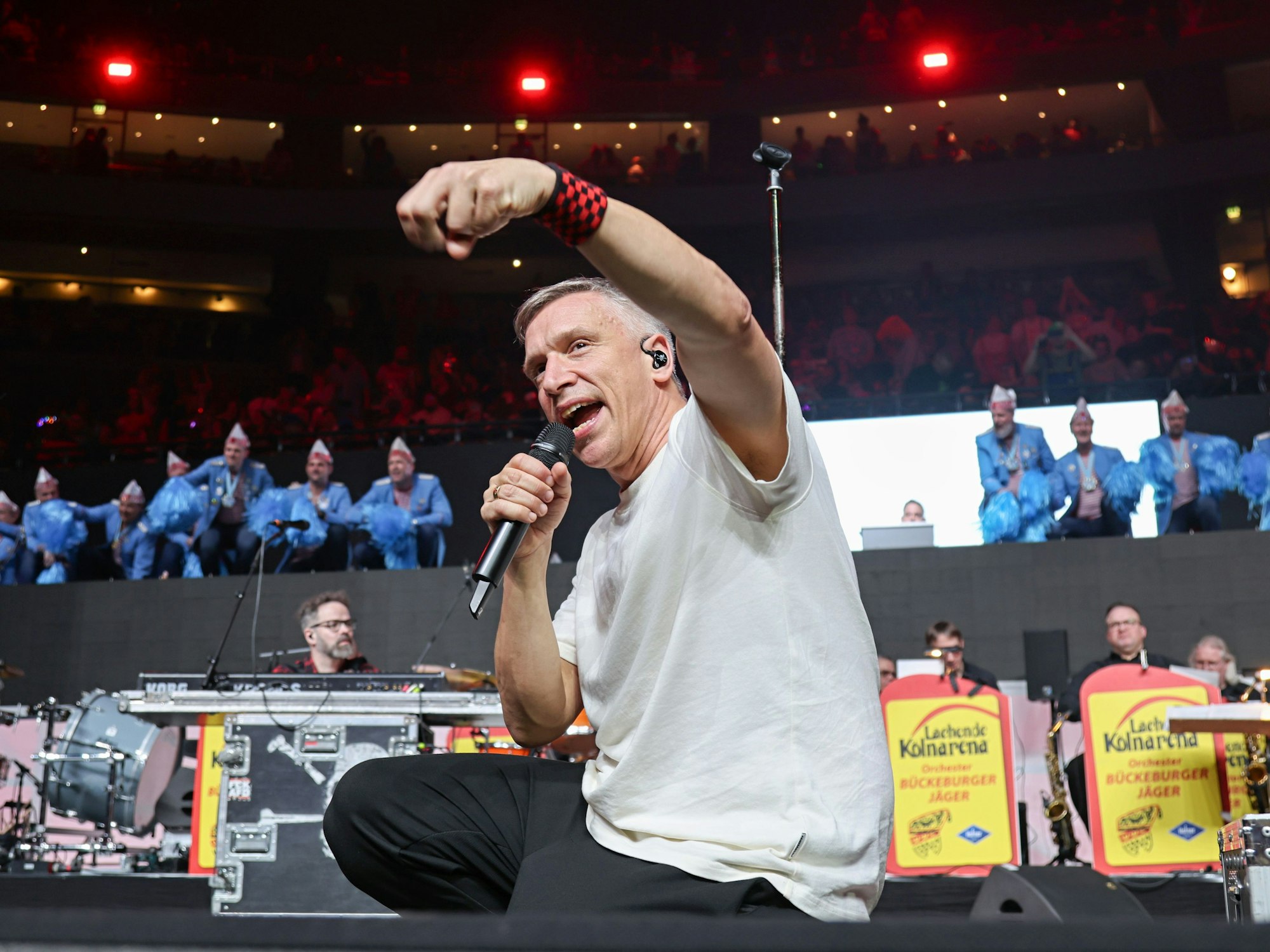 Kasalla auf der Bühne der Lanxess-Arena.