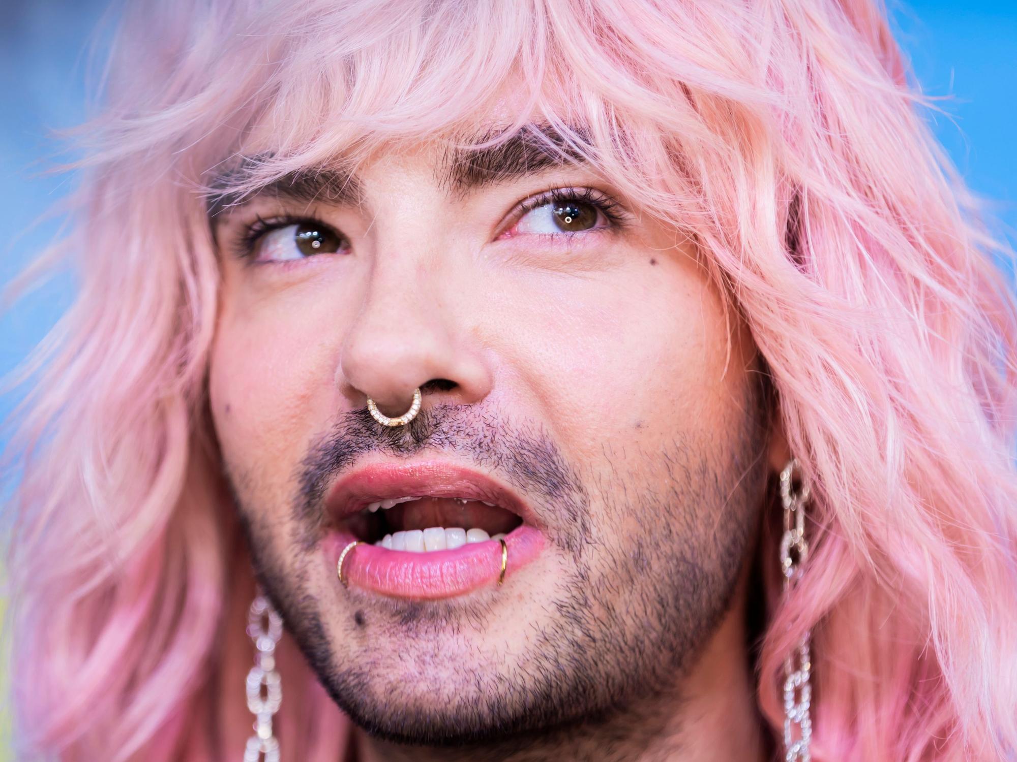 Tokio-Hotel-Frontmann Bill Kaulitz hat in seinem Podcast über Schauspieler Timur Ülker gesprochen.