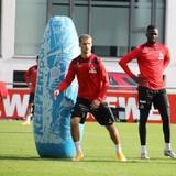 Sebastian Andersson und Tolu Arokodare gemeinsam beim Training des 1. FC Köln.