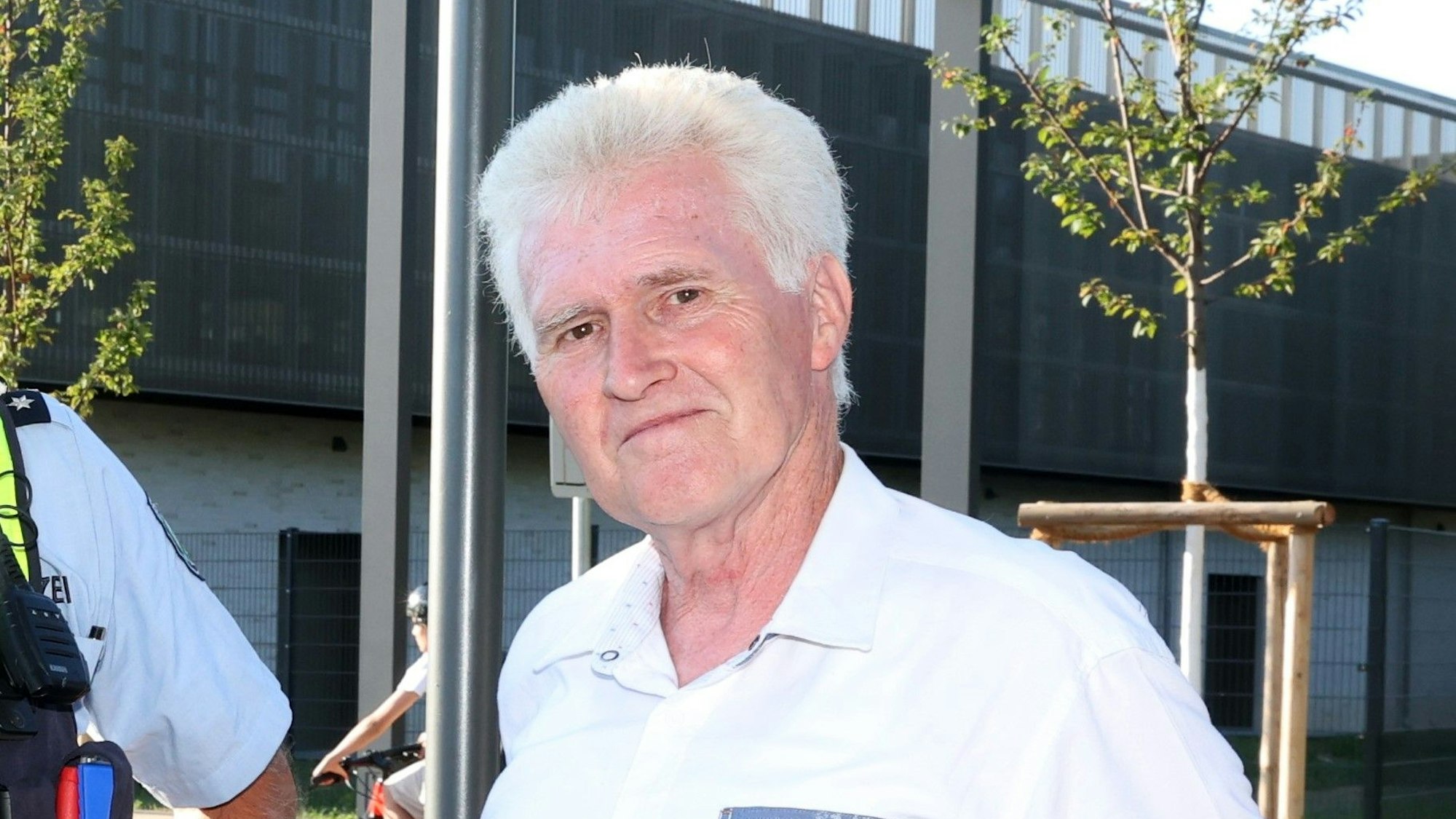 Bezirksbürgermeister Manfred Giesen bei einem Termin im August 2022.