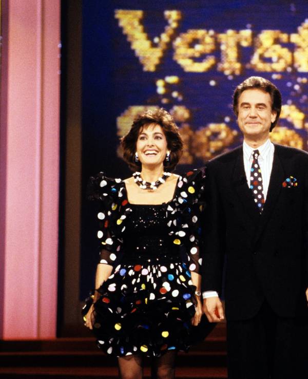 Das Moderatorenehepaar Paola und Kurt Felix steht 1989 bei ihrer Unterhaltungssendung "Verstehen Sie Spaß?" auf der Bühne.