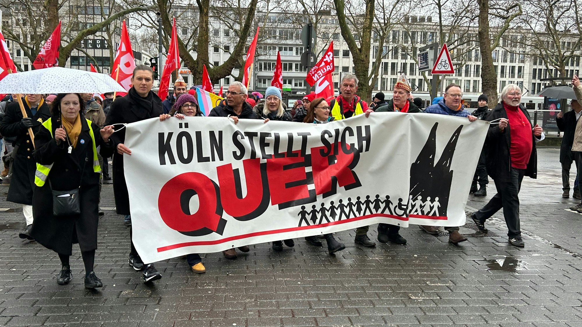 Karnevalisten bei der Demo gegen Rechts.