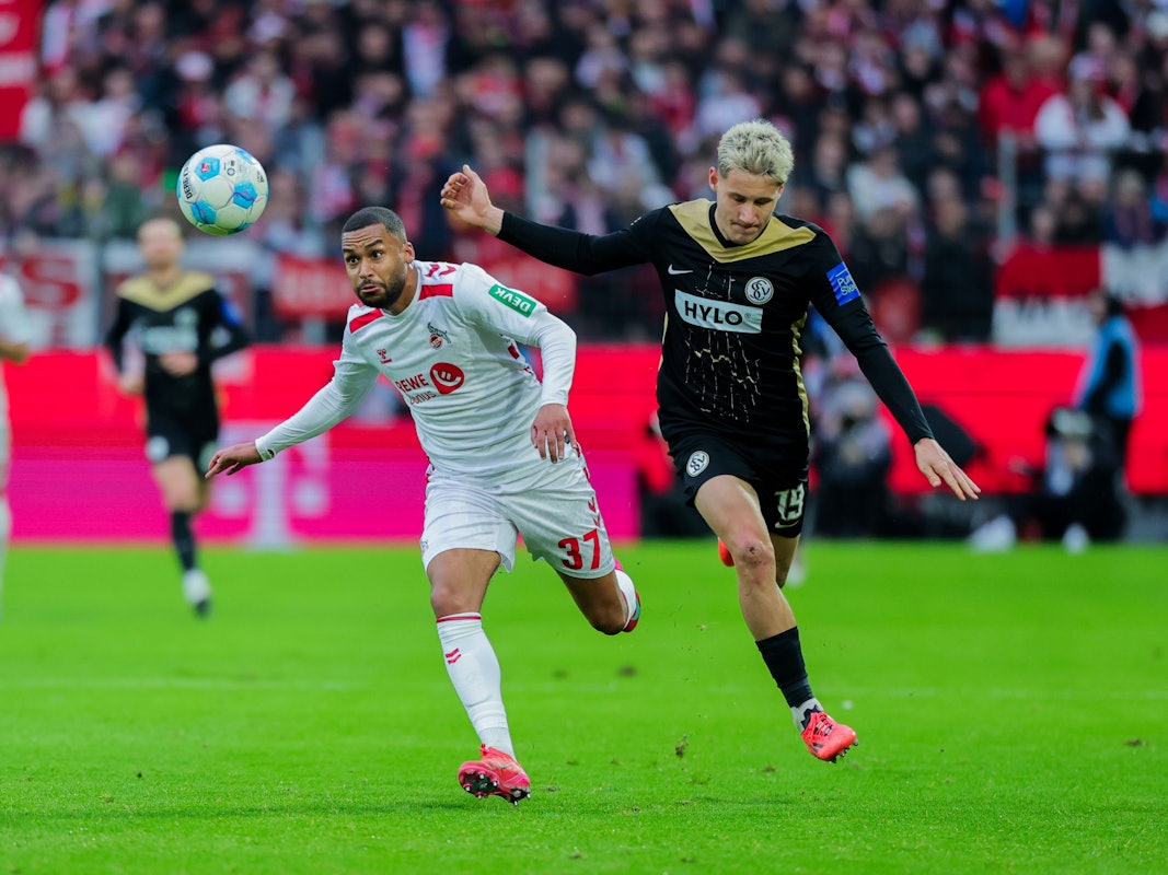 Linton Maina im Duell mit Elversbergs Lukas Pinckert.