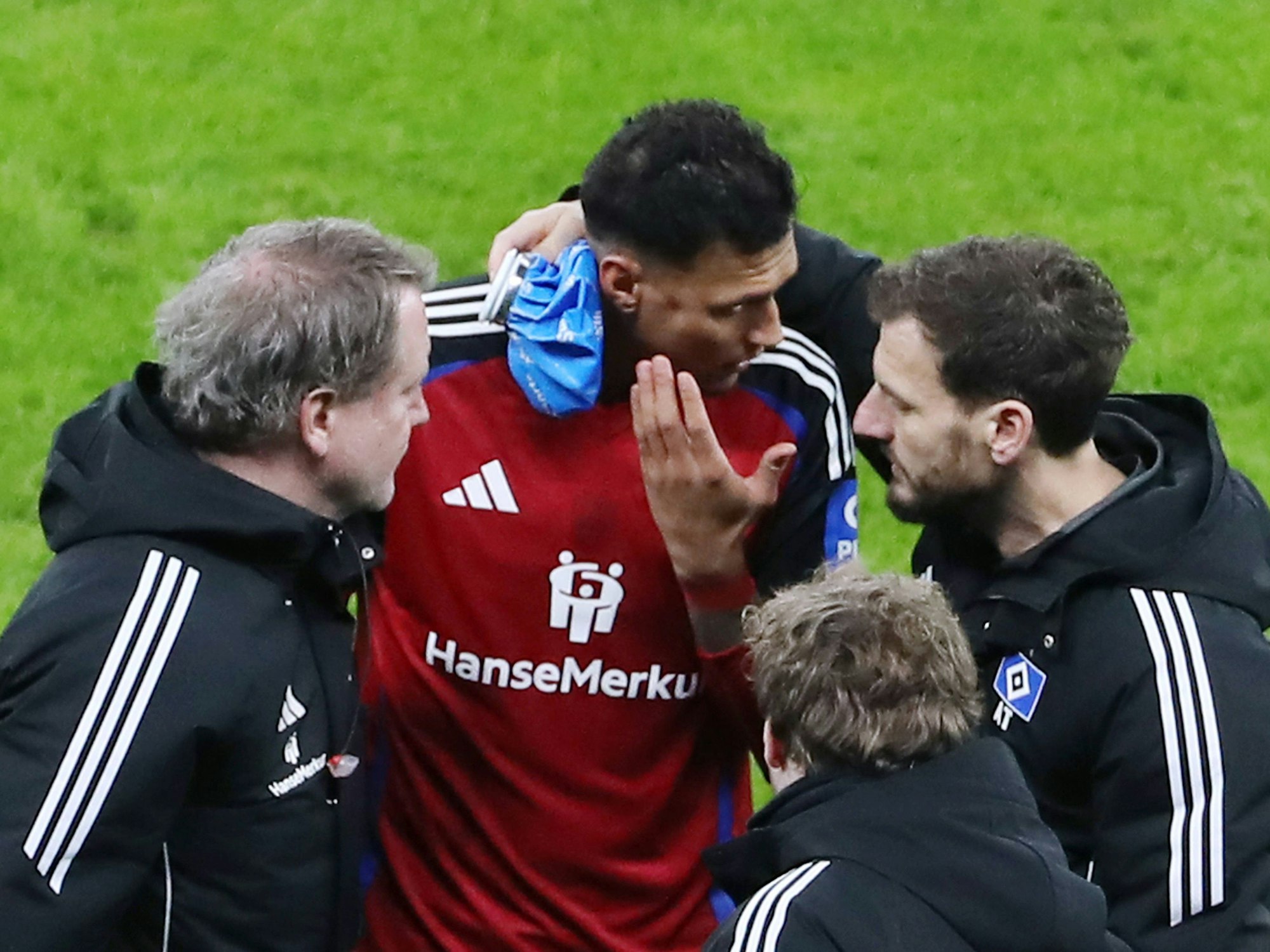 Davie Selke wird behandelt.