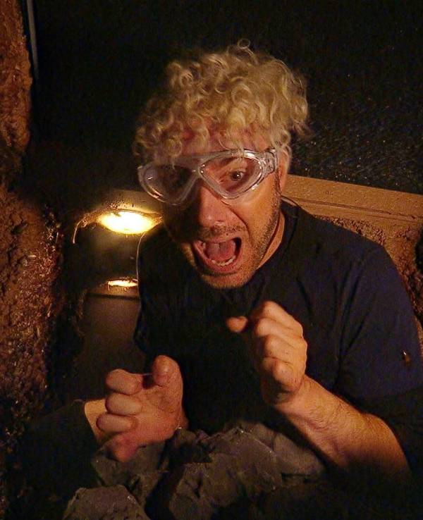 Sam Dylan musste alleine zur Dschungelprüfung „Eruptions-Störung“ antreten.