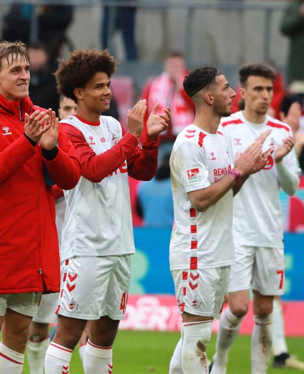 Die Mannschaft des 1. FC Köln feierte am 25. Januar 2025 gemeinsam mit den Fans in Müngersdorf den 1:0-Sieg gegen die SV Elversberg.