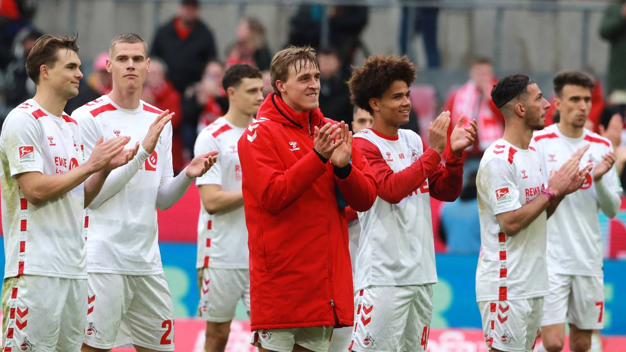 Die Mannschaft des 1. FC Köln feierte am 25. Januar 2025 gemeinsam mit den Fans in Müngersdorf den 1:0-Sieg gegen die SV Elversberg.