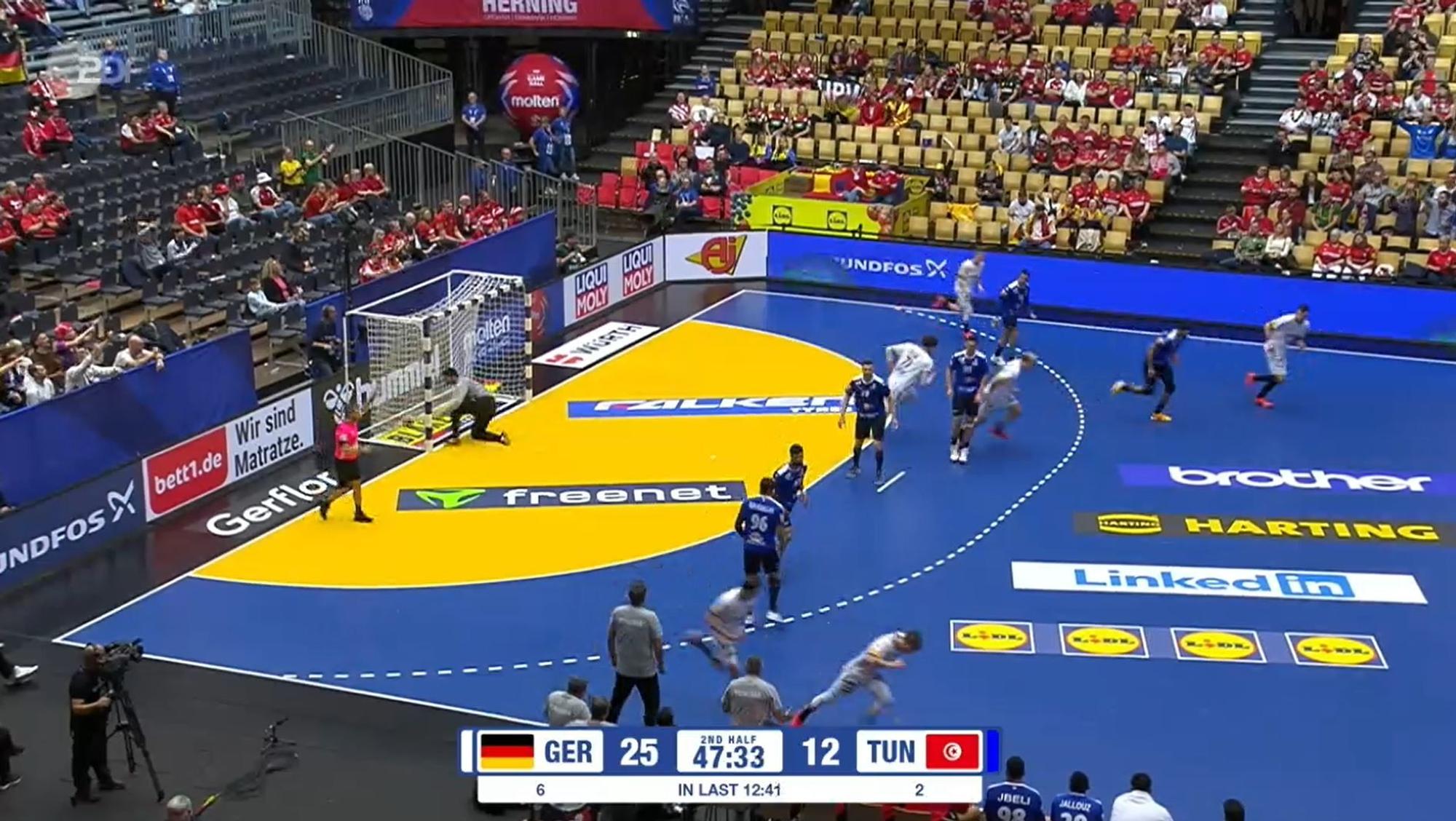 Das Spiel Deutschland gegen Tunesien findet vor halbleeren Rängen statt.