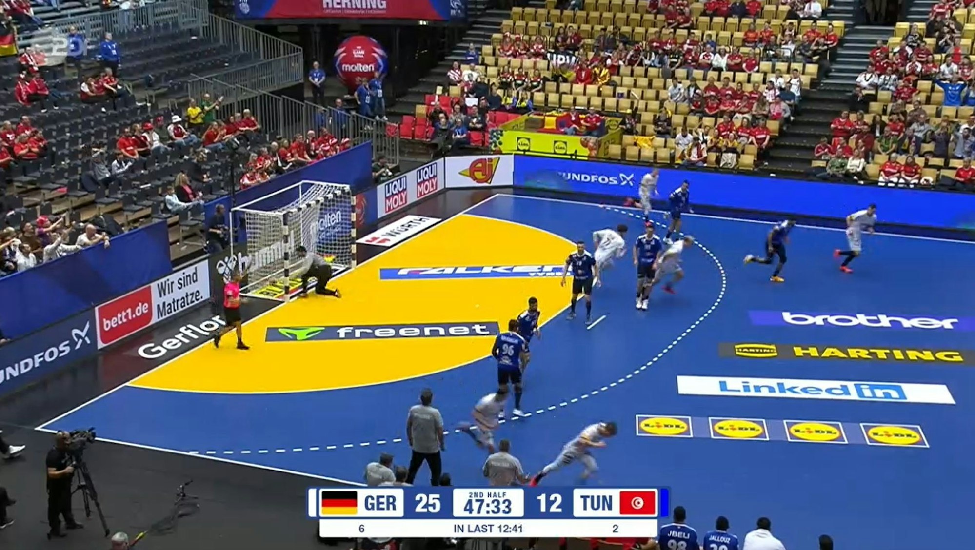 Das Spiel Deutschland gegen Tunesien findet vor halbleeren Rängen statt.