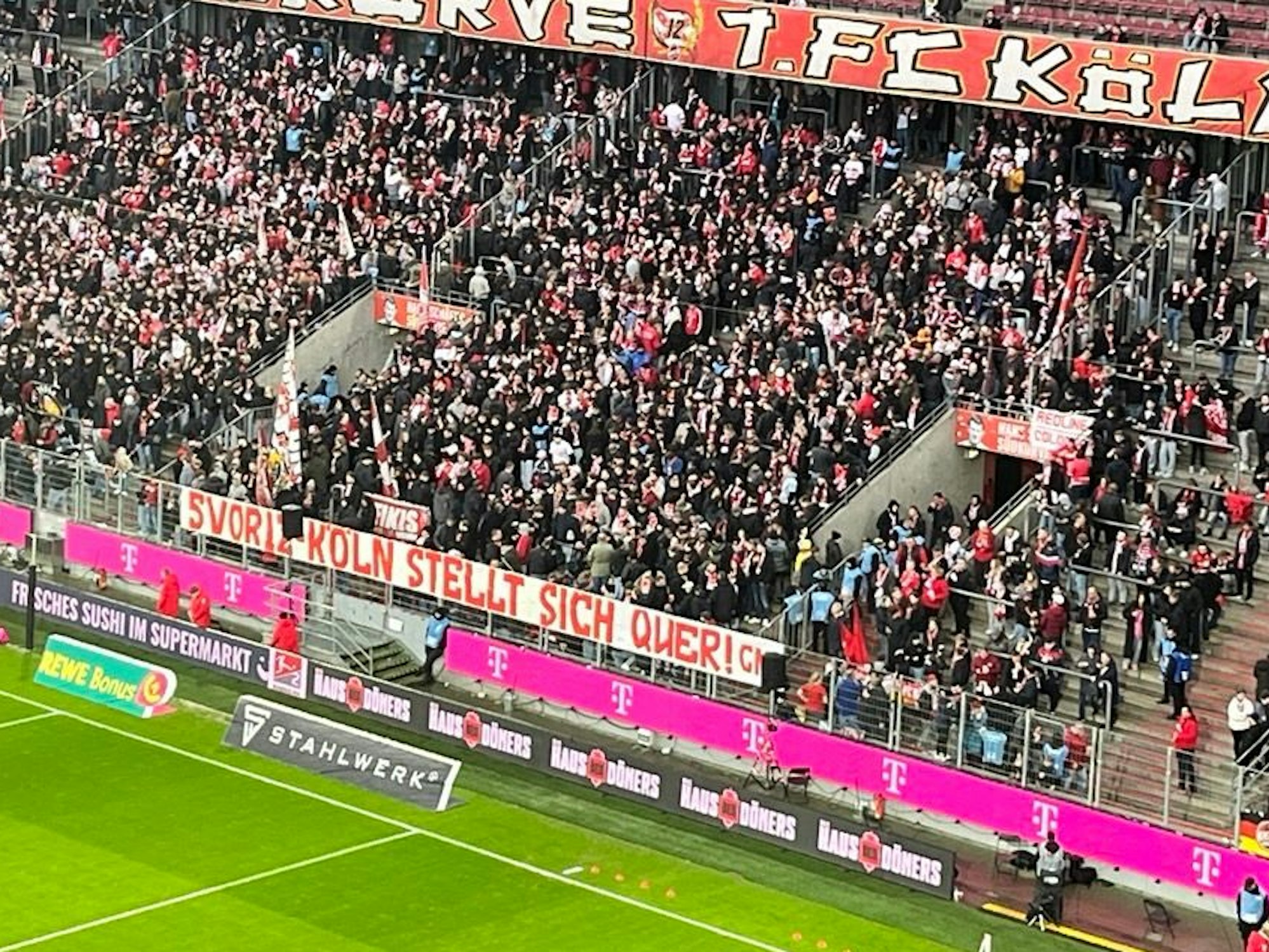 FC-Fans positionieren sich gegen Rechts.