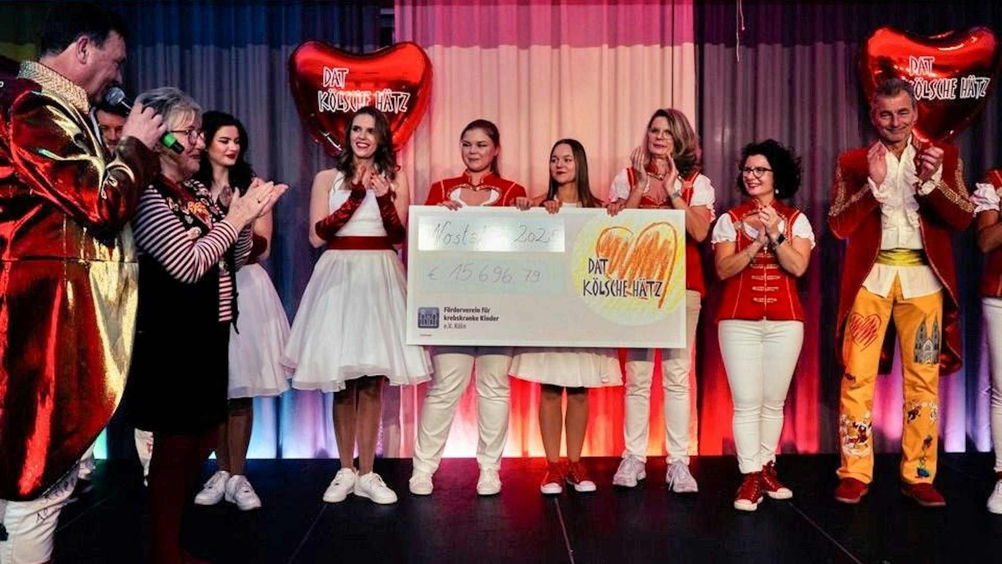Spendenübergabe beim Verein Kölsches Hätz.