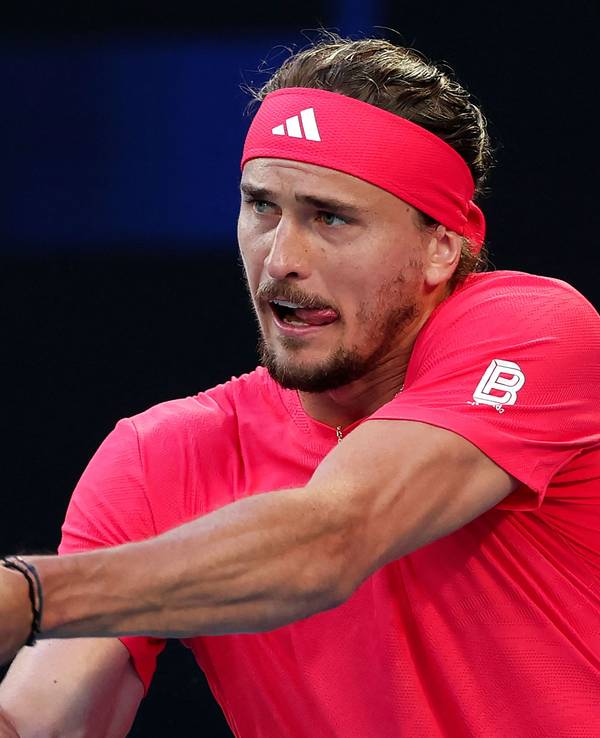 Alexander Zverev schlägt eine Rückhand.