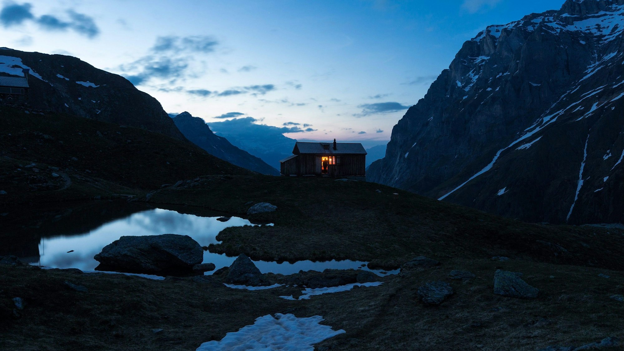 Unsere Aufnahme zeigt die Schweizer Alpen bei der Fridolinshütte im Jahr 2013, die im Gebiet Linthals liegt.
