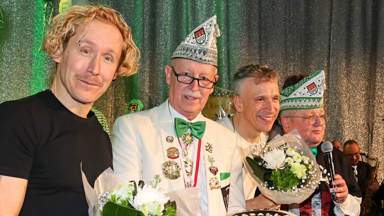 Flo Peil und Bastian Campmann von Kasalla mit Hans-Günter Mies und Horst Müller.