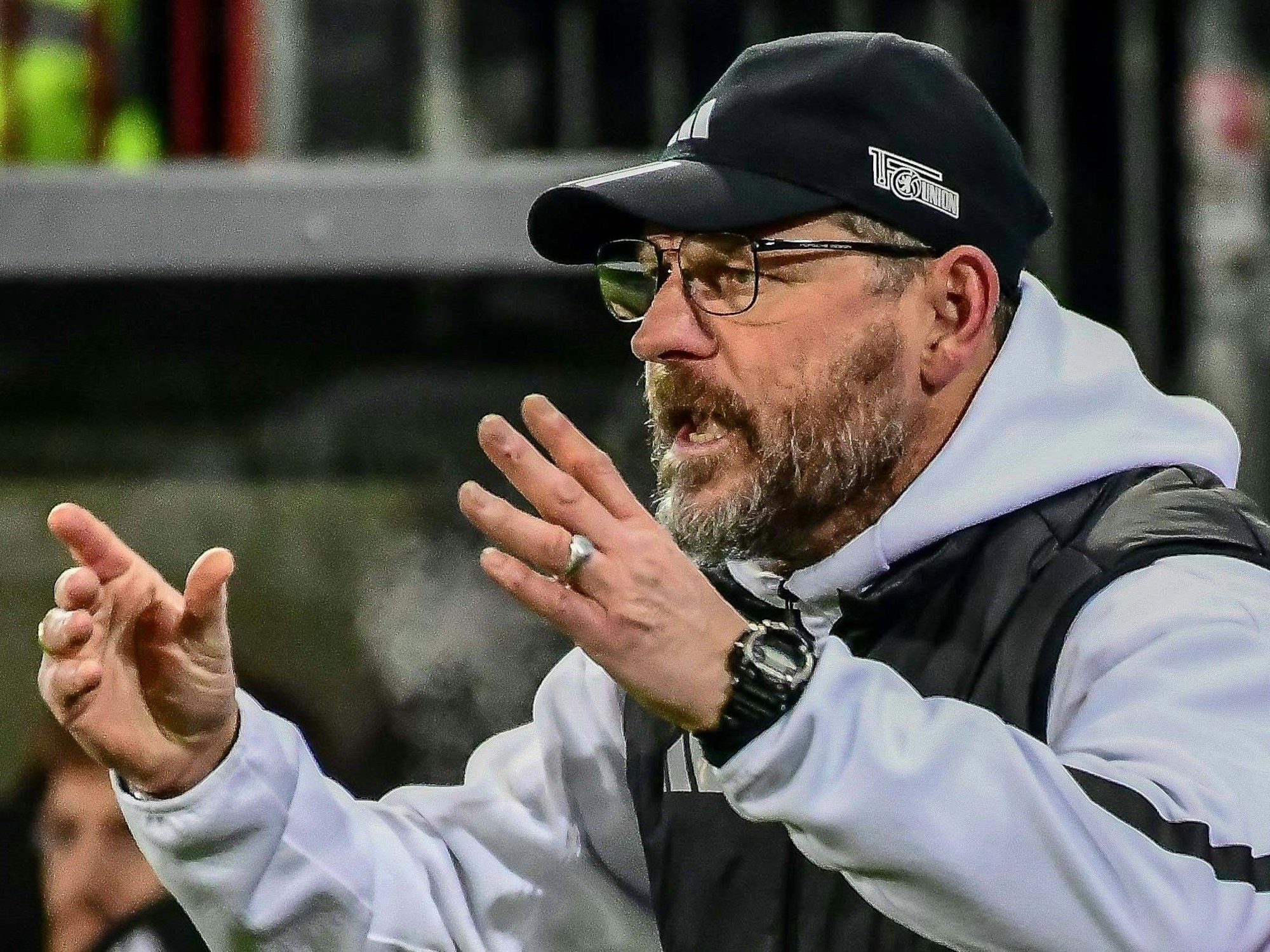 Steffen Baumgart gesitkuliert.