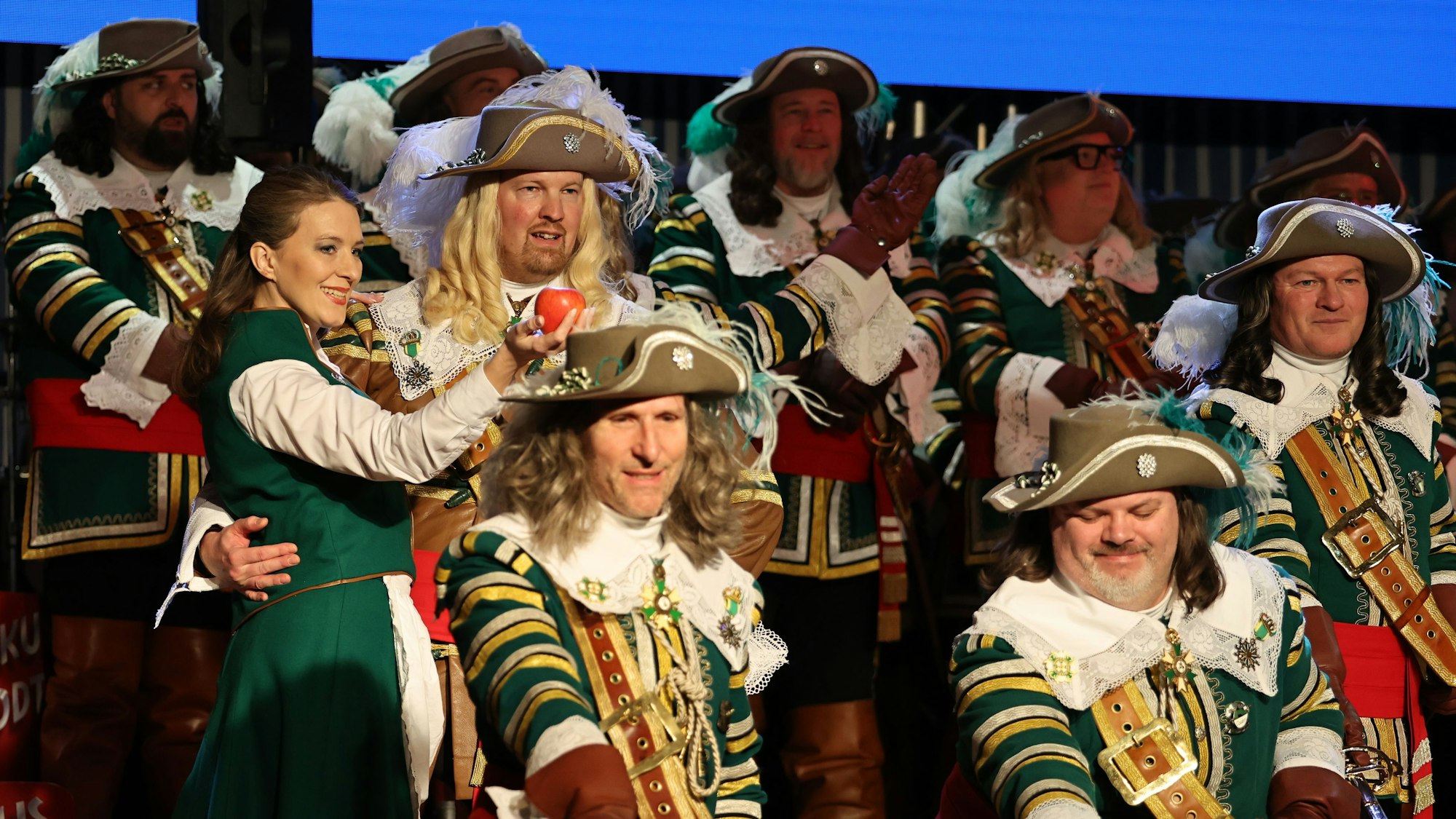 Das Jan un Griet-Paar auf der Bühne.