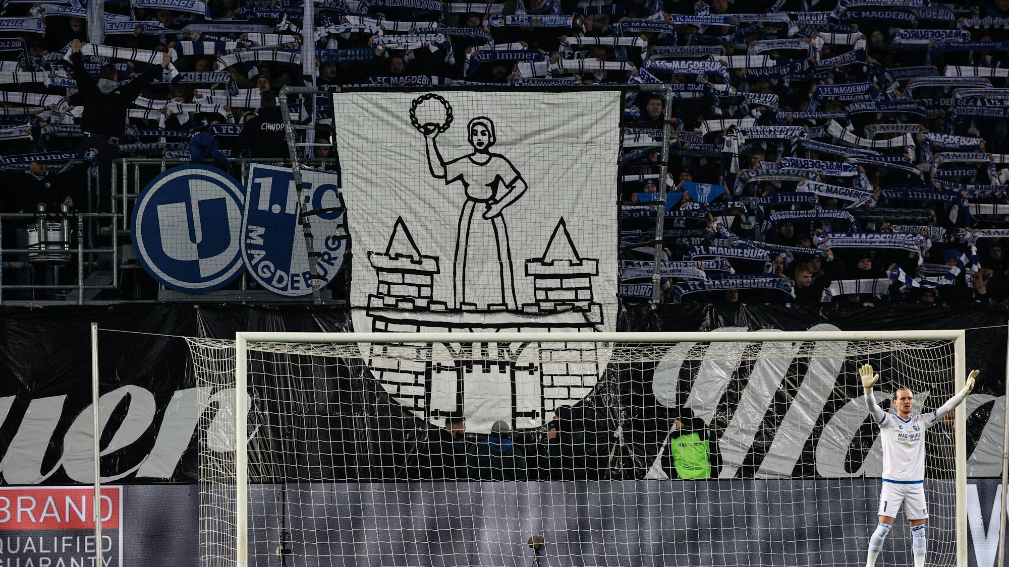 Magdeburger Stadtwappen am Fanblock des 1. FC Magdeburg.