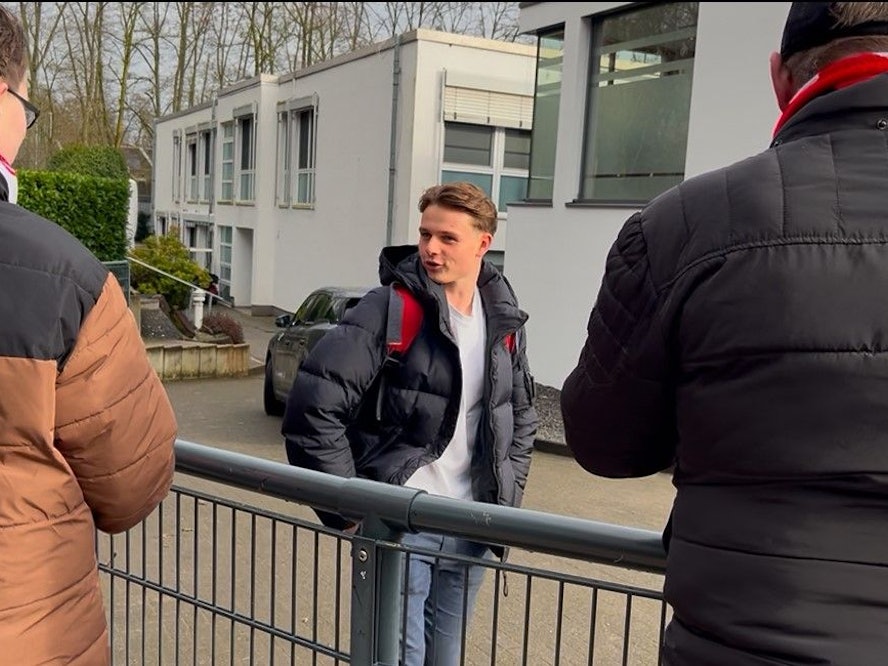 Torwart Jonas Urbig verlässt das Geißbockheim, er wechselt zum FC Bayern München.