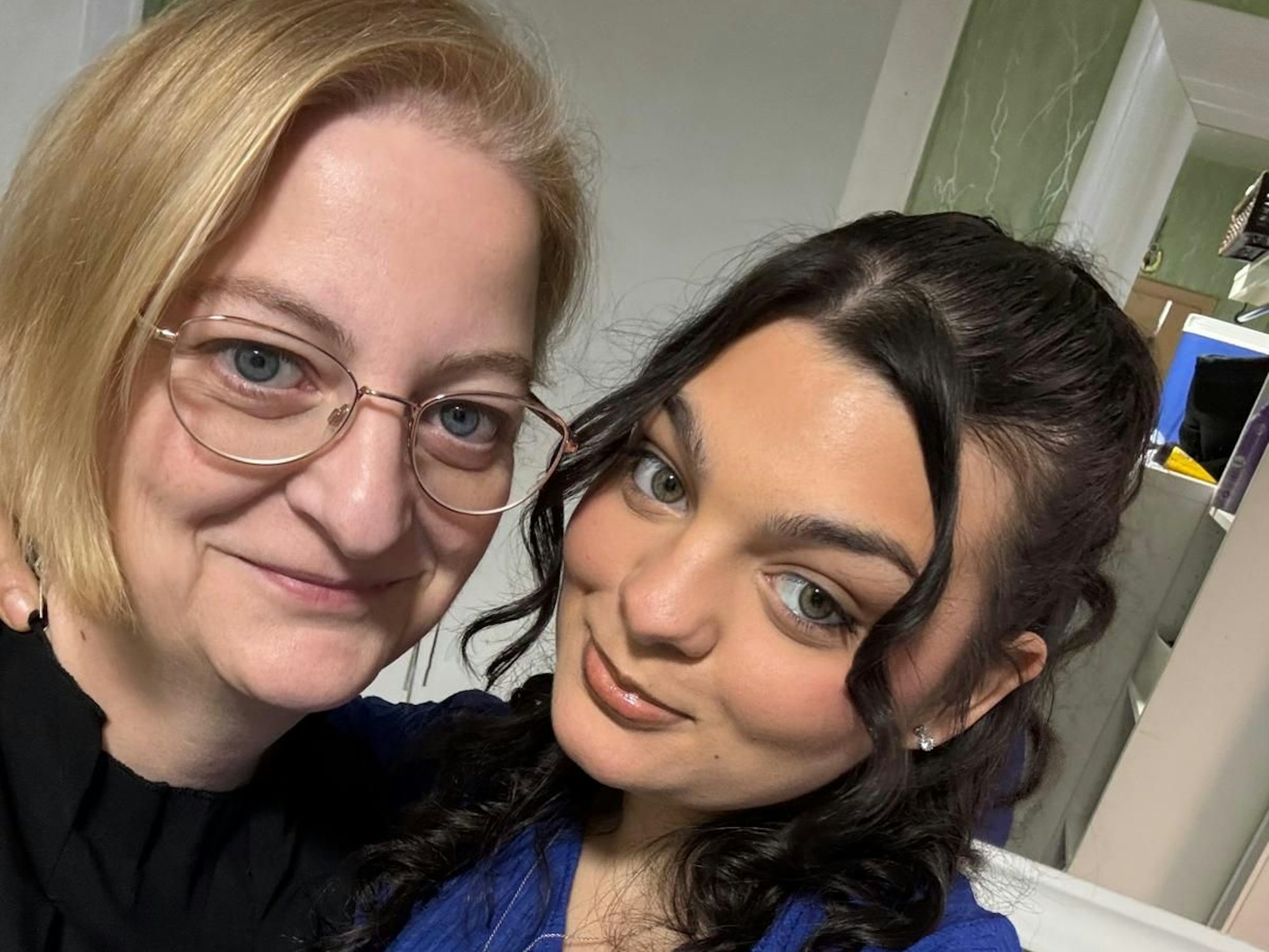 Jasmin zusammen mit ihrer Mutter Ina