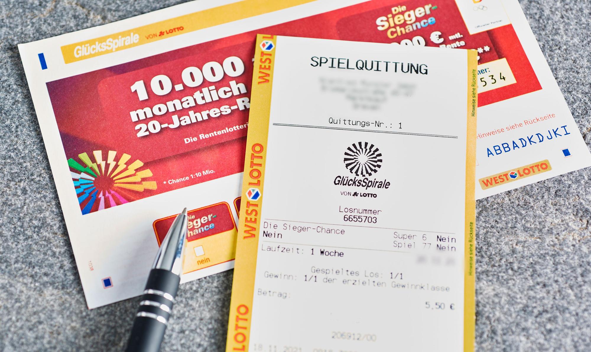 Ein Gewinn für alle: Aus den Erträgen der GlücksSpirale werden gemeinnützige Organisationen des Sports, der Wohlfahrtsverbände und des Denkmalschutzes unterstützt. Und Gewinne bis zu 10.000 Euro monatlich für 20 Jahre sind auch drin.